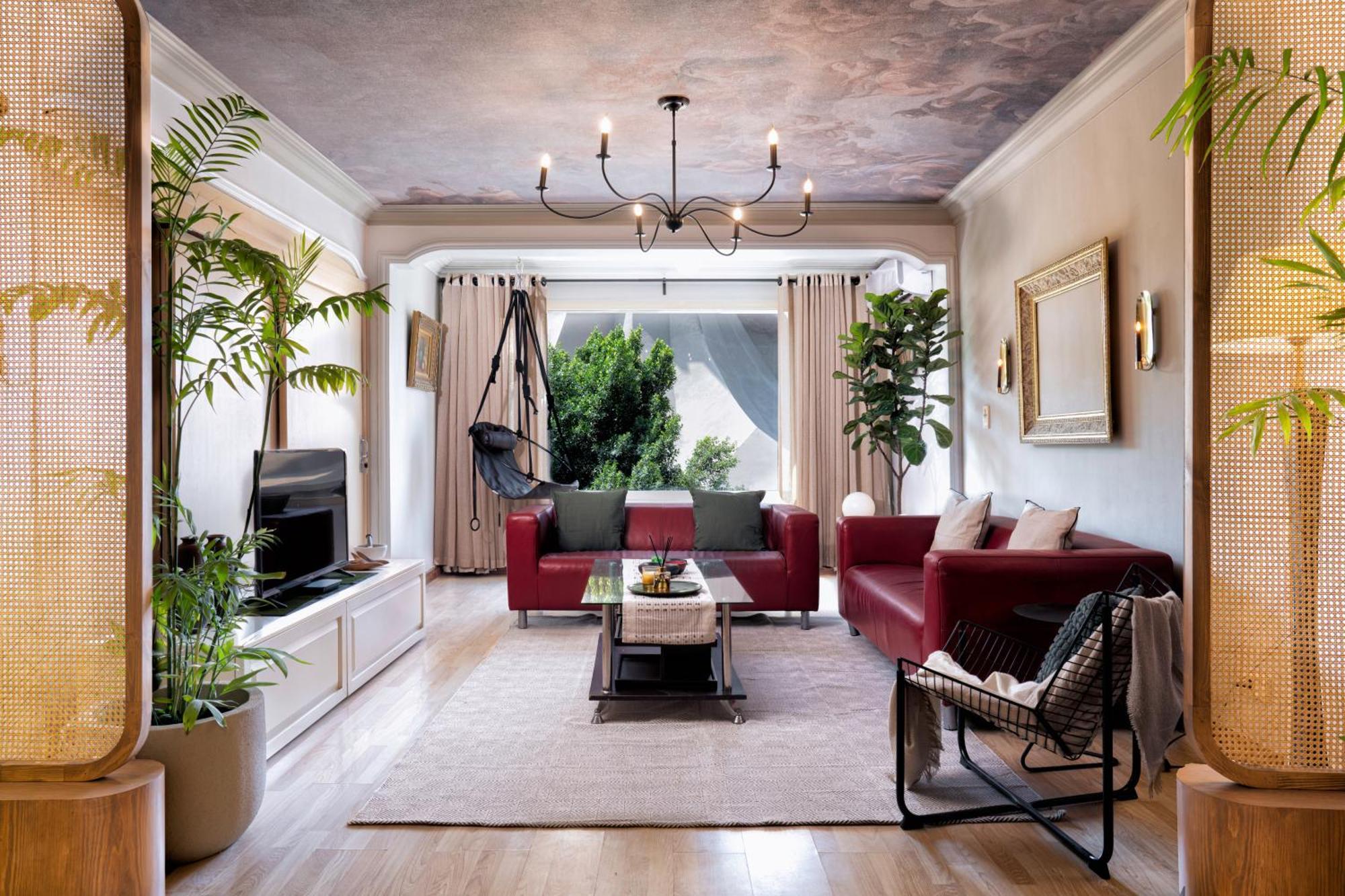 The Crimson Sun Charm Apartment *