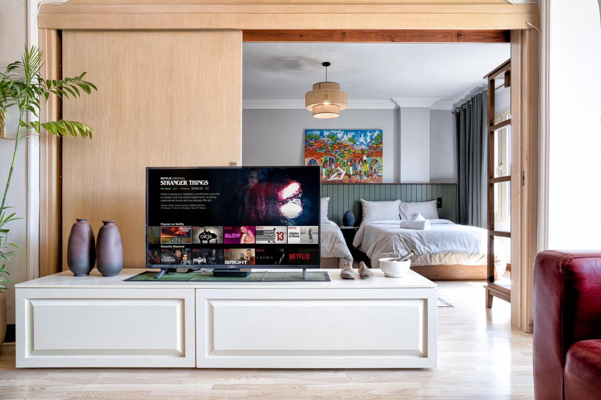 The Crimson Sun Charm Apartment Cairo